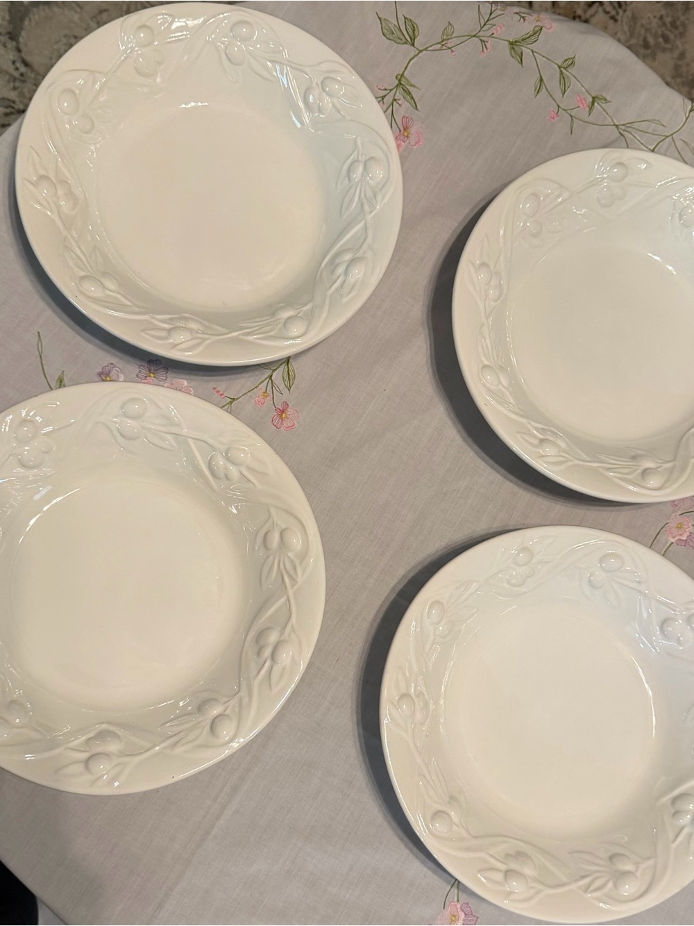 Williams Sonoma Cream Embossed Floral Rim Soup Bowls - Set of 4